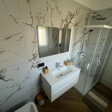 Διαμέρισμα 3 *